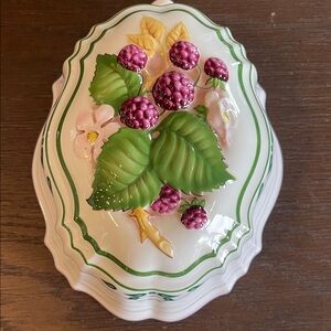 Le Cordon Bleu Ceramic Mold with Berry Design, 8.5”H